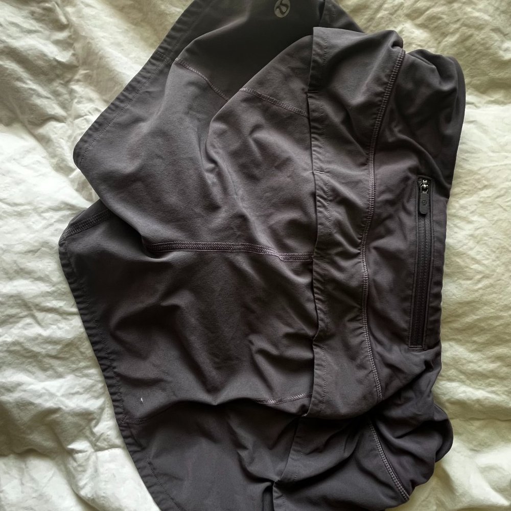 Lululemon Speed up shorts 2.5
